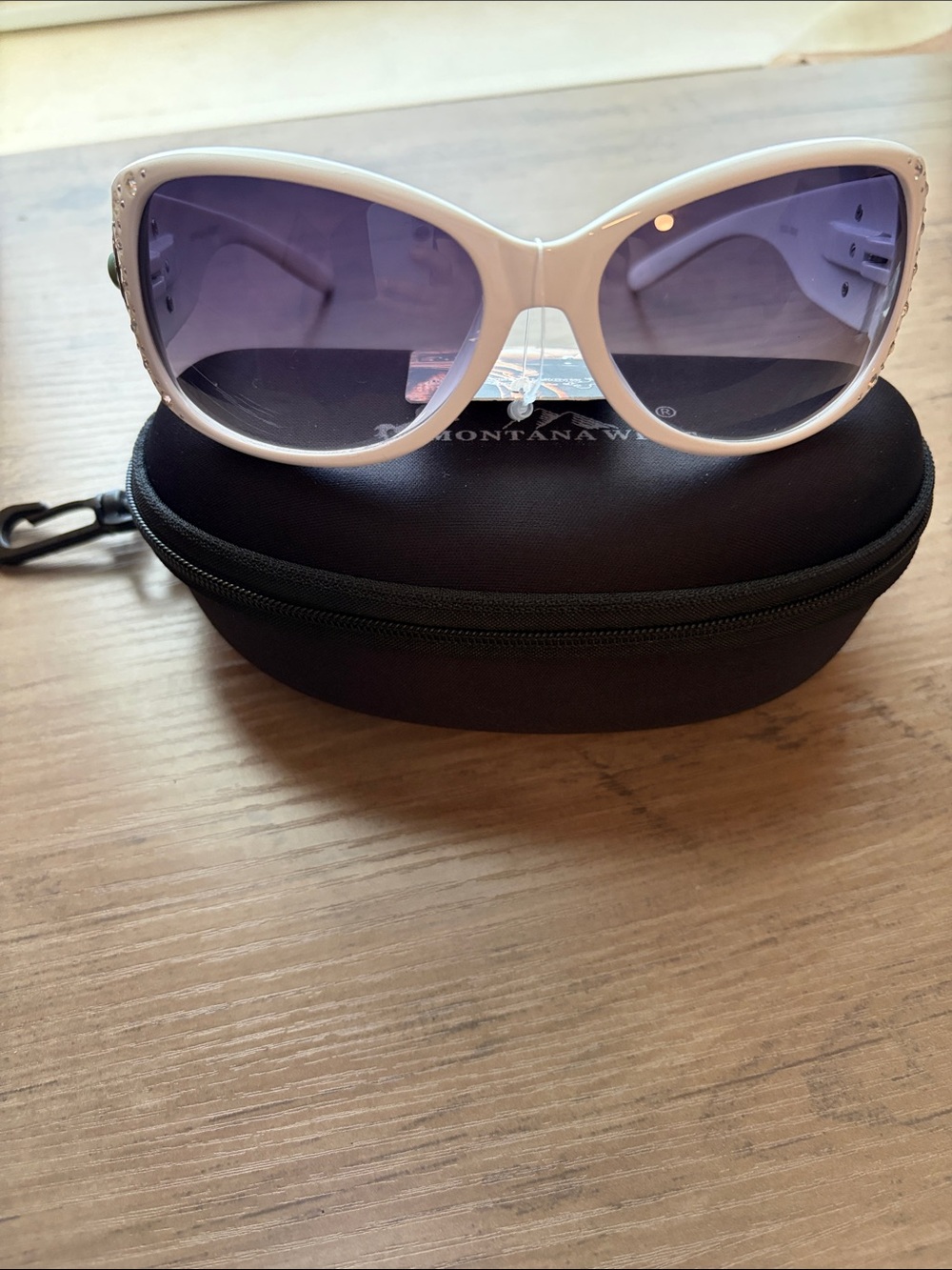 NWT Montana WestWhite Oversized Women's Sunglasses Thunderbird accent